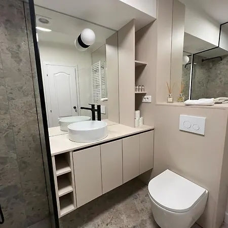 Square View Apartment *